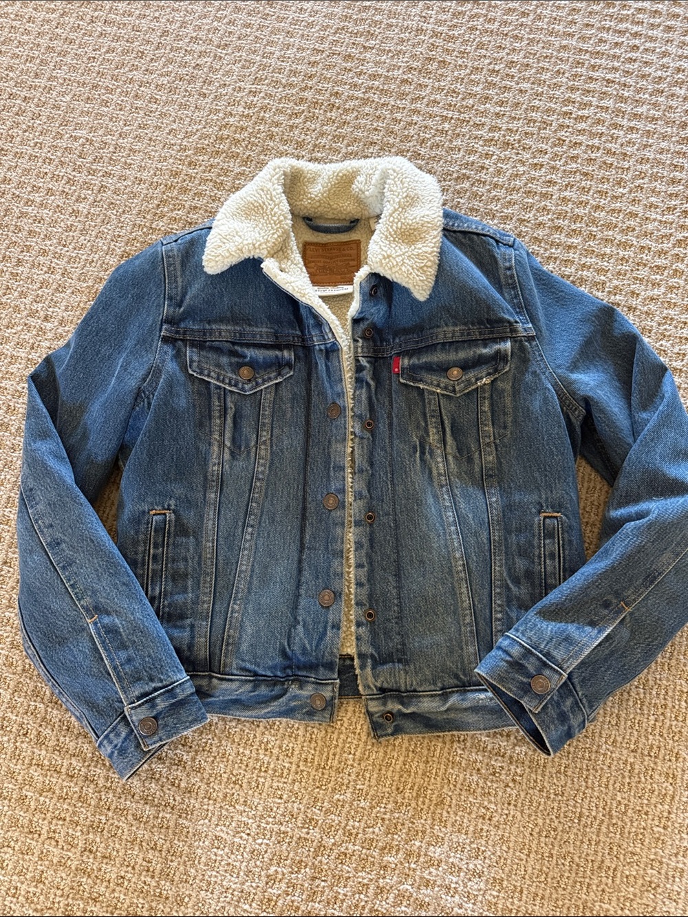 Women’s Levi’s Sherpa lined jeans jacket Jean blue sz small